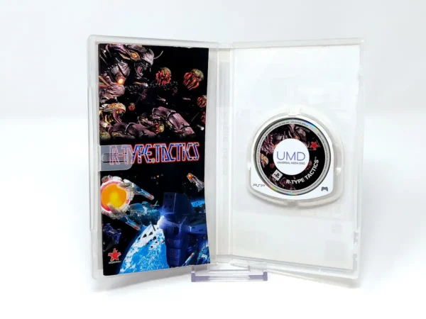 Interior del juego R-Type Tactics (ESP) para PSP con disco y manual