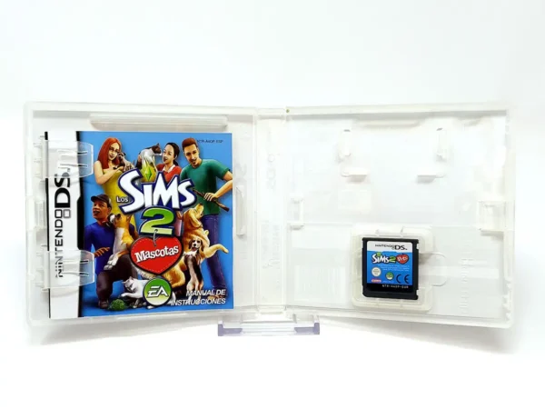 Interior del juego Los Sims 2: Mascotas (ESP) para Nintendo DS con disco y manual