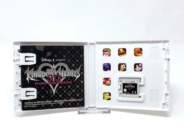 Interior del juego Kingdom Hearts 3D: Dream Drop Distance (ESP) para Nintendo 3DS con disco y manual