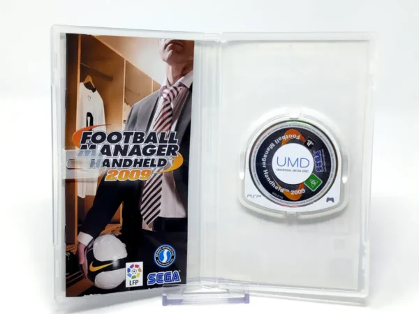 Interior del juego Football Manager Handheld 2009 (ESP) para PSP con disco y manual