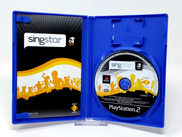 Interior del juego SingStar: Operación Triunfo (ESP) para PlayStation 2 con disco y manual