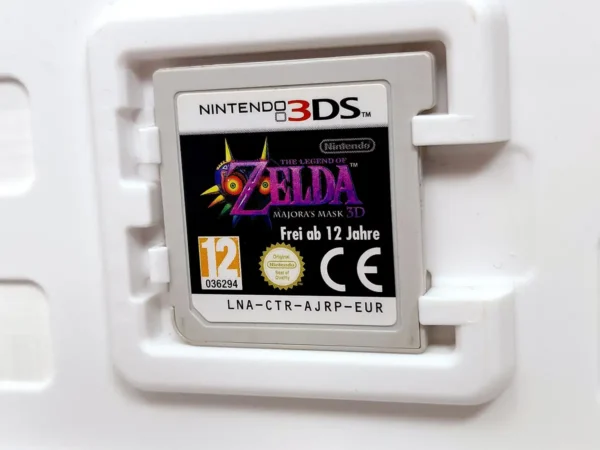 Lateral de la caja de The Legend of Zelda: Majora's Mask 3D (ESP) para Nintendo 3DS
