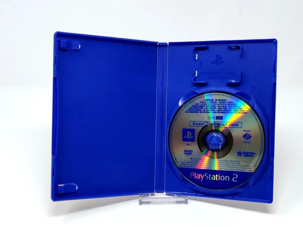 Interior del juego Buzz! El Gran Reto (ESP) (Promo) para PlayStation 2 con disco y manual
