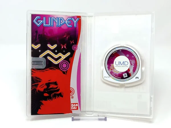Interior del juego Gunpey (ESP) para PSP con disco y manual