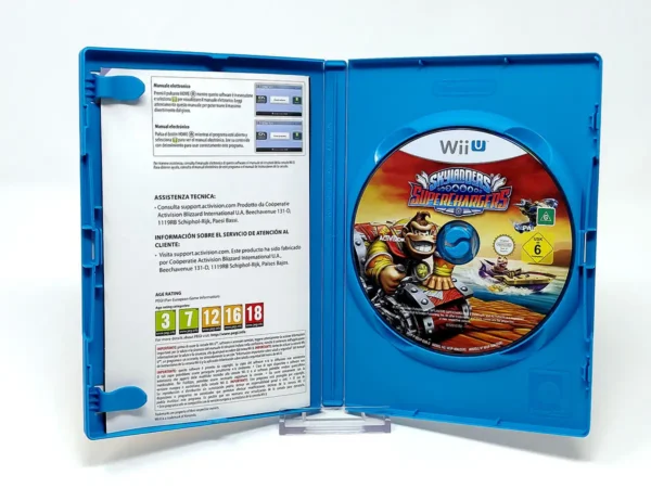 Interior del juego Skylanders: SuperChargers (ESP) para Nintendo Wii U con disco y manual