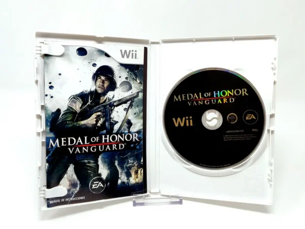 Interior del juego Medal of Honor: Vanguard (ESP) para Nintendo Wii con disco y manual