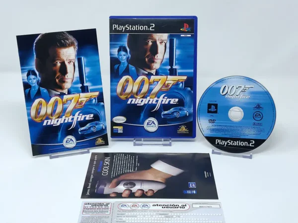 Interior del juego James Bond 007: Nightfire (ESP) para PlayStation 2 con disco y manual