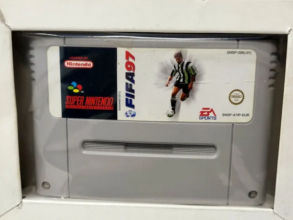 Lateral de la caja de FIFA 97 (ESP) para Nintendo SNES