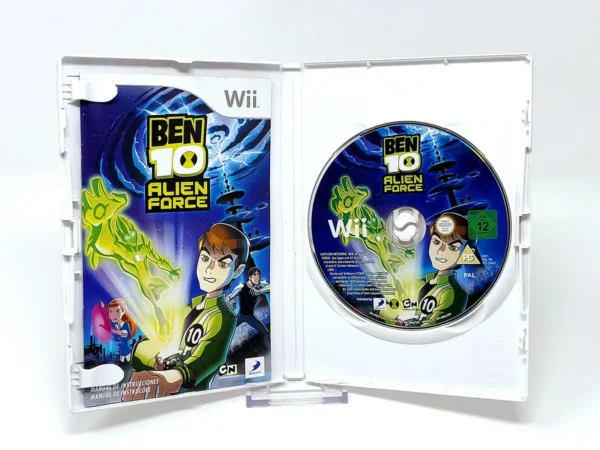 Interior del juego Ben 10: Alien Force (ESP) para Nintendo Wii con disco y manual