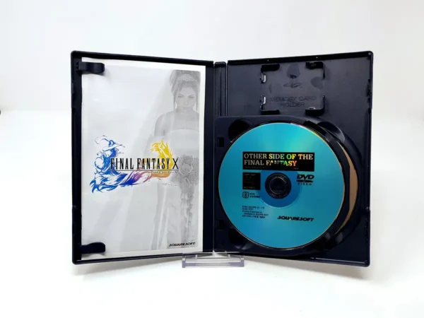Interior del juego Final Fantasy X (JAP) para PlayStation 2 con disco y manual