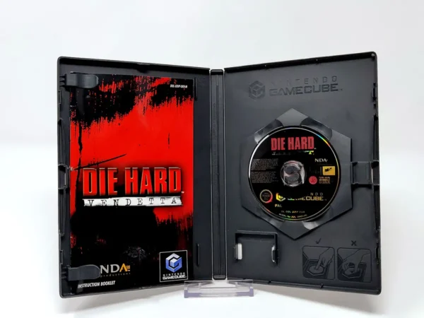 Interior del juego Die Hard: Vendetta (UK) para Nintendo GameCube con disco y manual