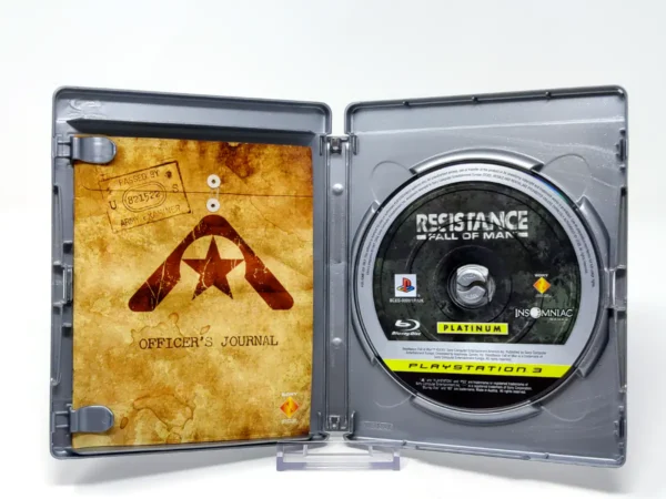 Interior del juego Resistance: Fall of Man (POR) (Platinum) para PlayStation 3 con disco y manual