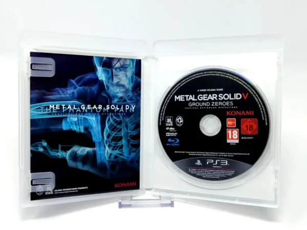 Interior del juego Metal Gear Solid V: Ground Zeroes (ESP) para PlayStation 3 con disco y manual