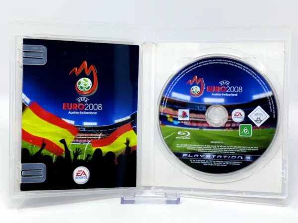 Interior del juego UEFA Euro 2008 (ESP) para PlayStation 3 con disco y manual