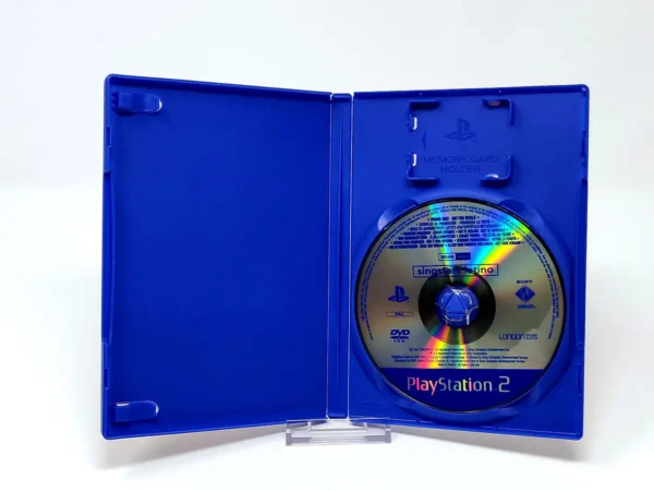 Interior del juego SingStar Latino (ESP) (Promo) para PlayStation 2 con disco y manual