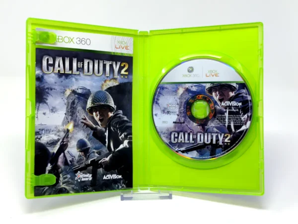 Interior del juego Call of Duty 2 (ESP) para XBOX 360 con disco y manual