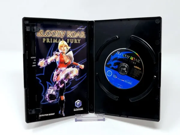 Interior del juego Bloody Roar: Primal Fury (UK) para Nintendo GameCube con disco y manual