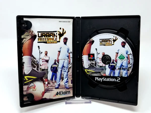 Interior del juego Urban Freestyle Soccer (ESP) para PlayStation 2 con disco y manual