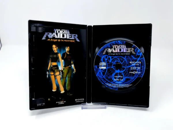 Interior del juego Lara Croft Tomb Raider: El Ángel de la Oscuridad (ESP) para PC con disco y manual