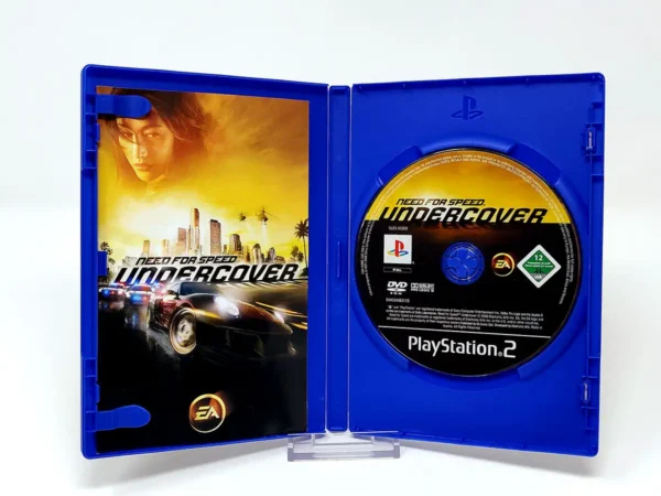 Interior del juego Need for Speed: Undercover (FRA) para PlayStation 2 con disco y manual