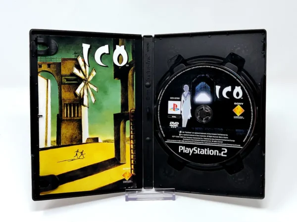 Interior del juego ICO (UK) para PlayStation 2 con disco y manual
