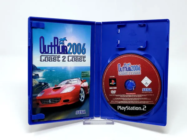 Interior del juego OutRun 2006: Coast 2 Coast (ESP) para PlayStation 2 con disco y manual