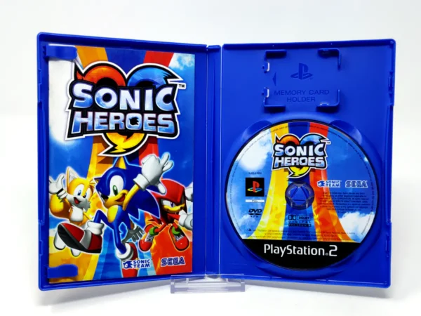 Interior del juego Sonic Heroes (ESP) para PlayStation 2 con disco y manual