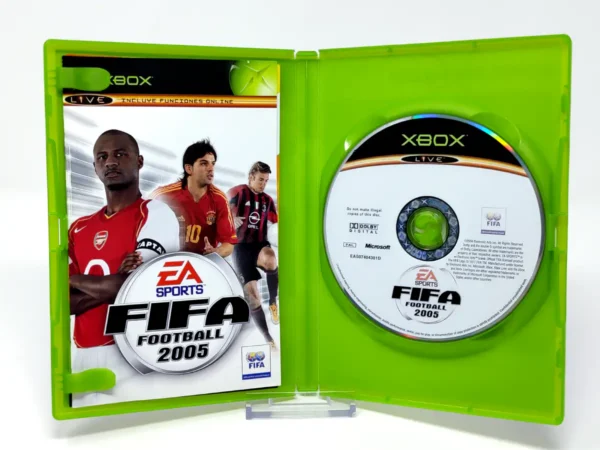 Interior del juego FIFA Football 2005 (ESP) para XBOX con disco y manual