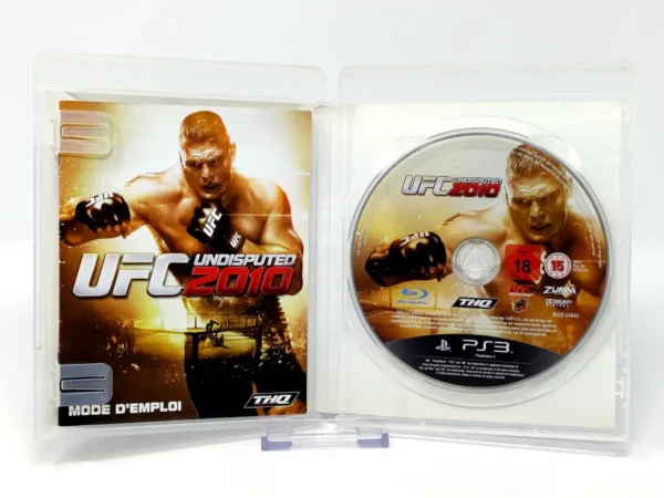 Interior del juego UFC Undisputed 2010 (FRA) para PlayStation 3 con disco y manual