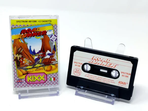 Interior del juego Road Runner (Kixx) para Sinclair ZX Spectrum con disco y manual