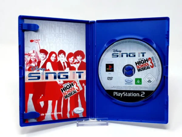 Interior del juego Disney Sing It: High School Musical 3: Fin de curso (ESP) para PlayStation 2 con disco y manual