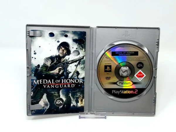 Interior del juego Medal of Honor: Vanguard (ITA) (Platinum) para PlayStation 2 con disco y manual