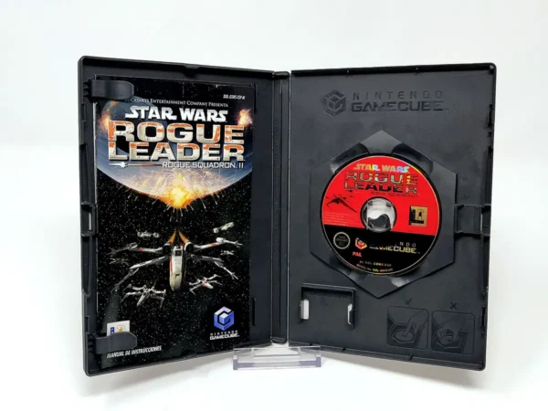 Interior del juego Star Wars: Rogue Squadron II: Rogue Leader (ESP) para Nintendo GameCube con disco y manual