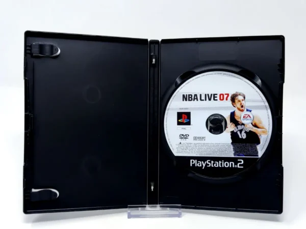 Interior del juego NBA Live 07 (ESP) (Rebajado) para PlayStation 2 con disco y manual