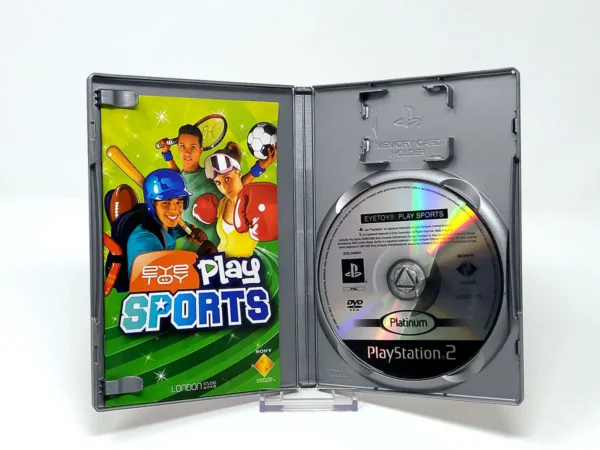 Interior del juego EyeToy: Play Sports (ESP) (Platinum) para PlayStation 2 con disco y manual