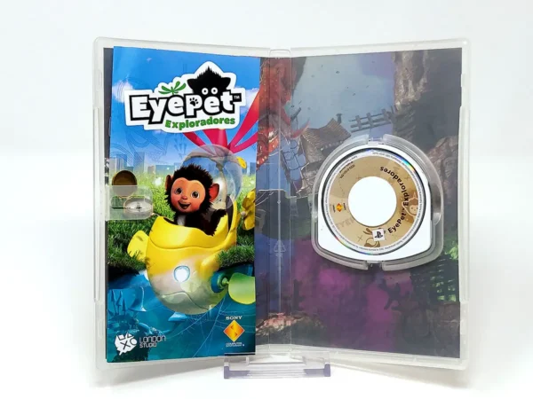 Interior del juego EyePet Exploradores (ESP) para PSP con disco y manual