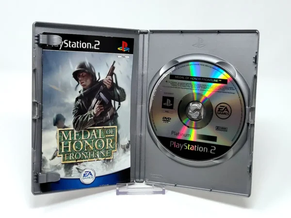 Interior del juego Medal of Honor: Frontline (ITA) (Platinum) para PlayStation 2 con disco y manual