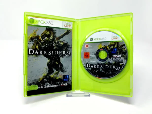 Interior del juego Darksiders (ESP) para XBOX 360 con disco y manual