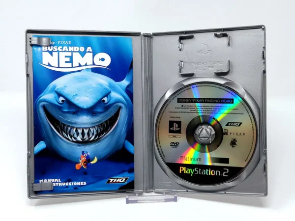 Interior del juego Buscando a Nemo (ESP) (Platinum) para PlayStation 2 con disco y manual
