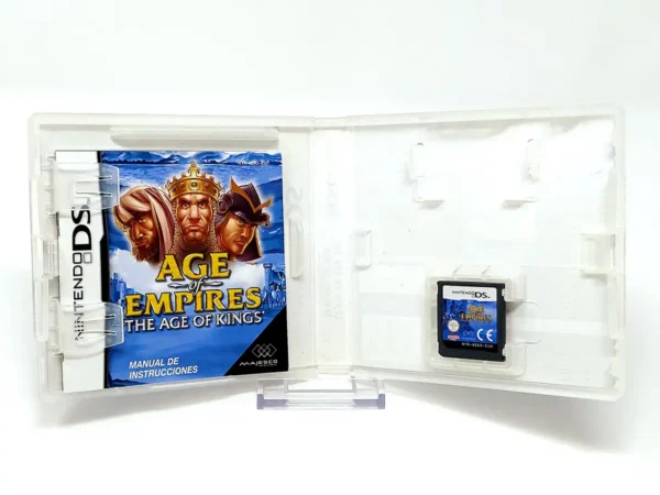 Interior del juego Age of Empires: The Age of Kings (ESP) para Nintendo DS con disco y manual