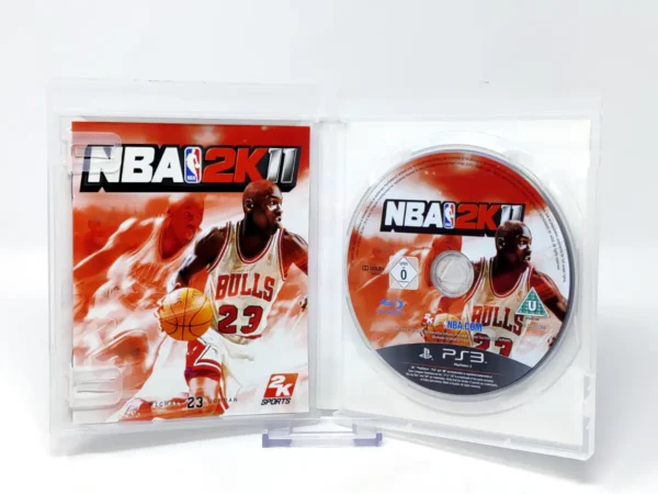 Interior del juego NBA 2K11 (ESP) para PlayStation 3 con disco y manual