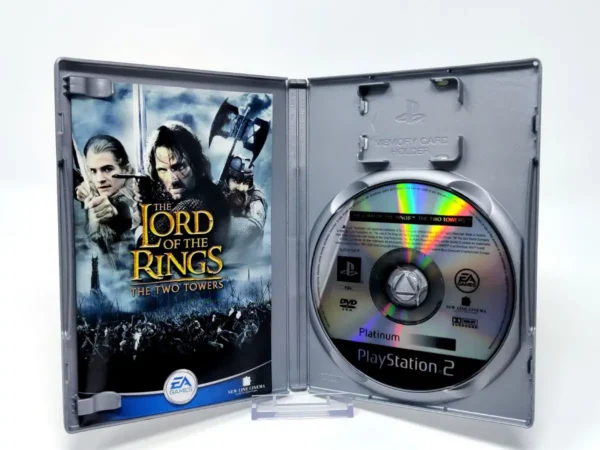 Interior del juego The Lord of the Rings: The Two Towers (UK) (Platinum) para PlayStation 2 con disco y manual