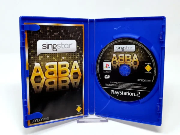 Interior del juego SingStar ABBA (UK) para PlayStation 2 con disco y manual