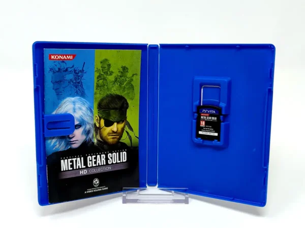 Interior del juego Metal Gear Solid: HD Collection (ESP) para PS Vita con disco y manual