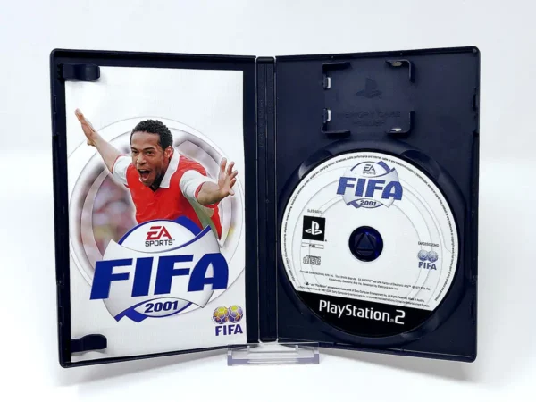 Interior del juego FIFA 2001 (FRA) para PlayStation 2 con disco y manual