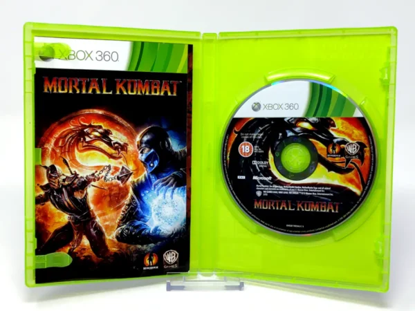 Interior del juego Mortal Kombat (ESP) para XBOX 360 con disco y manual