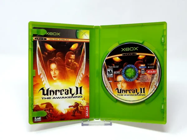 Interior del juego Unreal II: The Awakening (USA) para XBOX con disco y manual