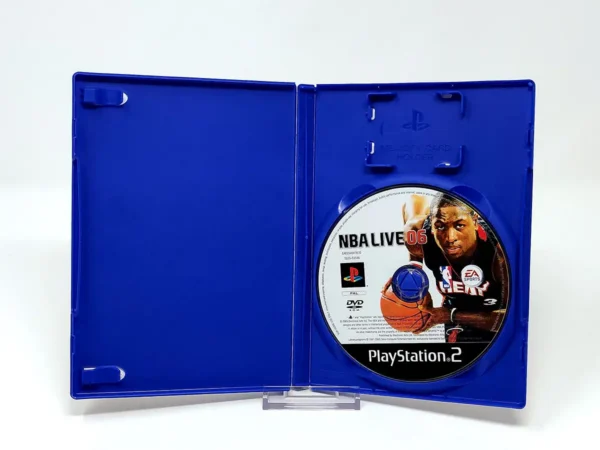 Interior del juego NBA Live 06 (POR) (Rebajado) para PlayStation 2 con disco y manual