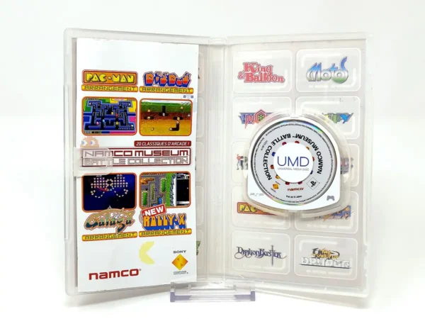 Interior del juego Namco Museum Battle Collection (ESP) para PSP con disco y manual