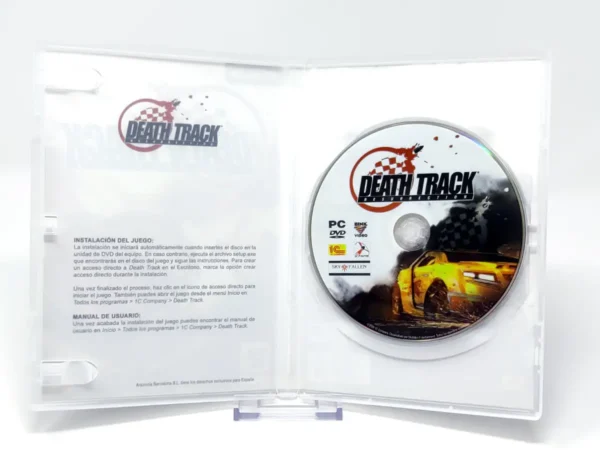 Interior del juego Death Track: Resurrection (ESP) para PC con disco y manual